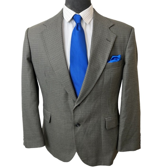 HAGGAR CLOTHING CO. MENS SPORTS BLAZER SIZE 44R WOOL & POLY BLEND. - Picture 4 of 10